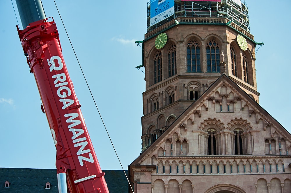 Spitzenleistung - Austausch der Spitze am Westturm des Mainzer Doms Juli 2013 - eine Foto-Dokumentation
